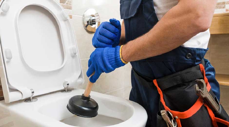 When To Call A Plumber For A Toilet Issue