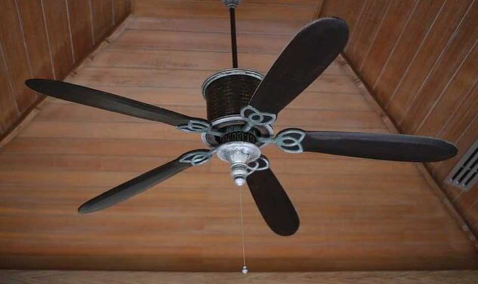 Signs It's Time to Upgrade and Professionally Install a New Fan