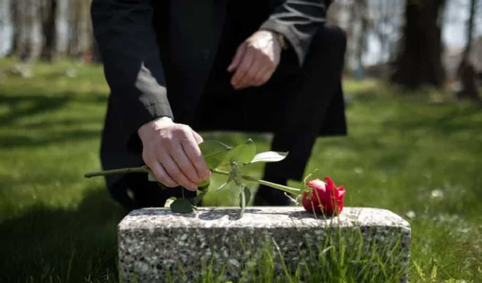 Are Burial and Cremation Costs Really That Different?