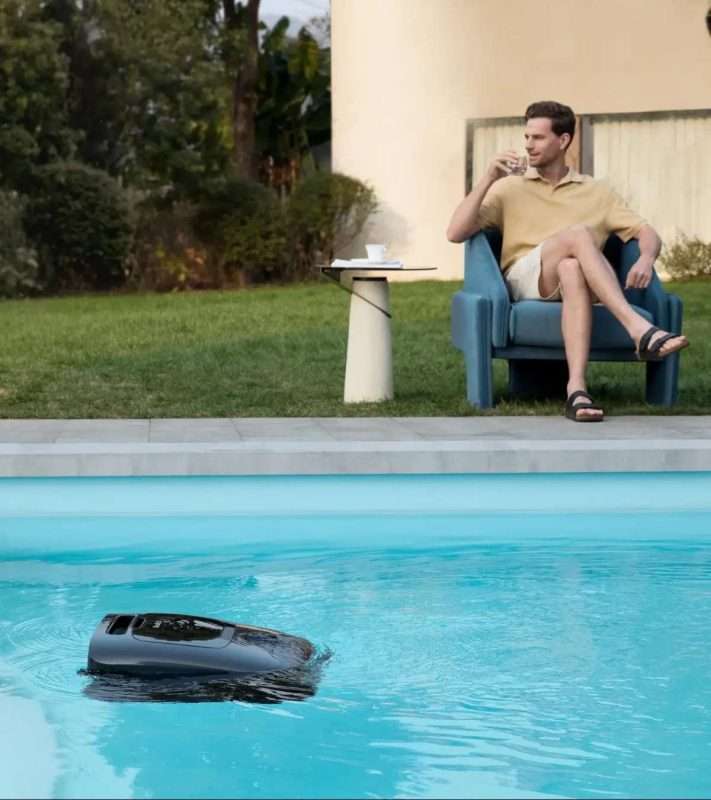 how-robotic-pool-cleaners-simplify-farmhouse-pool-2