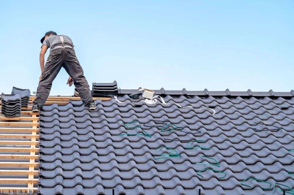 what-to-look-for-when-choosing-a-roofing-professio-1